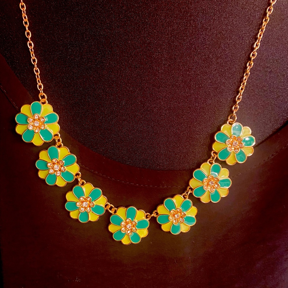 Flower power necklace